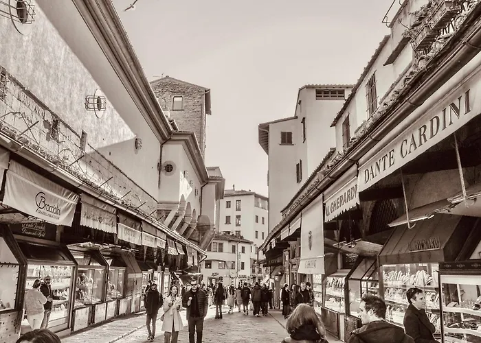Ponte Vecchio View Luxury Apartment